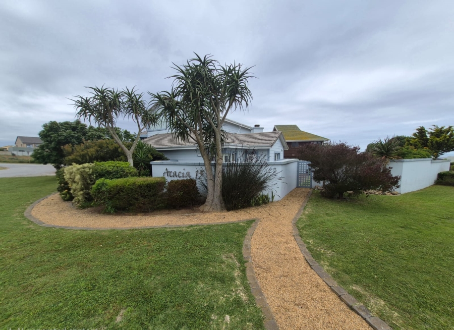 3 Bedroom Property for Sale in Boggomsbaai Western Cape
